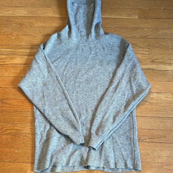 Free People gray turtleneck. Size XS - Picture 2 of 4
